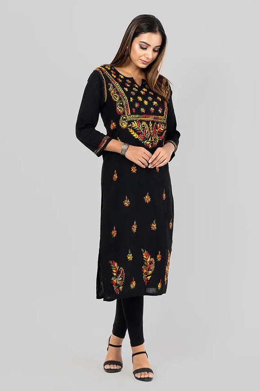 Behind-the-Scenes-A-Day-in-the-Life-of-a-Chikankari-Artisan MeMaana