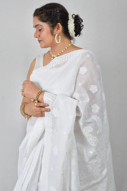 White cotton saree with hand-embroidered Lucknowi Chikankari and matching blouse – handcrafted summer-friendly ethnic wear by MeMaana.
