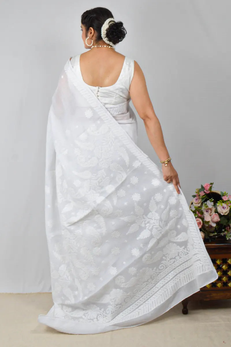 White cotton saree with hand-embroidered Lucknowi Chikankari and matching blouse – handcrafted summer-friendly ethnic wear by MeMaana.