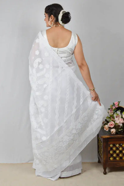White cotton saree with hand-embroidered Lucknowi Chikankari and matching blouse – handcrafted summer-friendly ethnic wear by MeMaana.