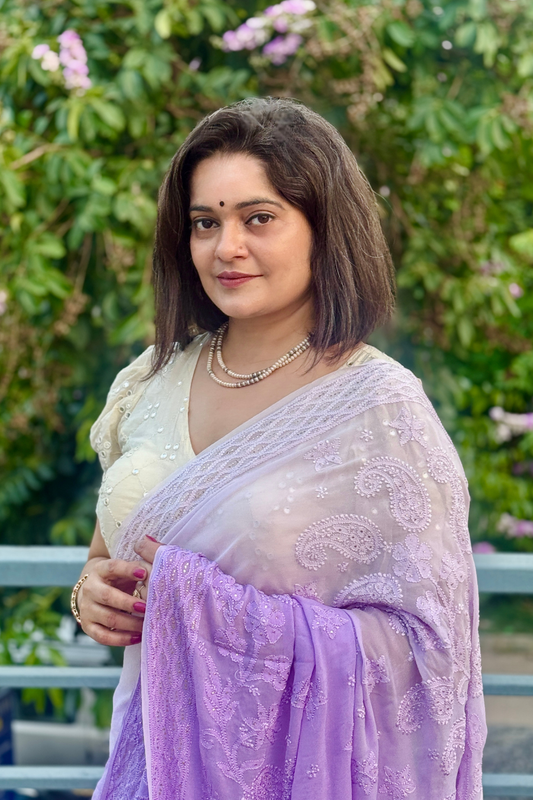 Upper body view of lavender Chikankari saree dupatta showing large paisley motifs and delicate floral hand embroidery